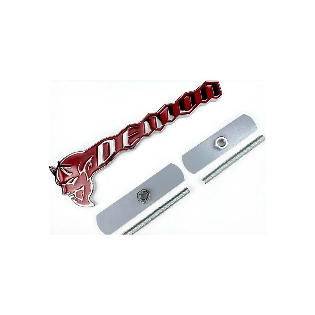 EMBLEMA PARA PARRILLA CHALLENGER SRT DEMON CON TORNILLERIA ROJO/CROMO