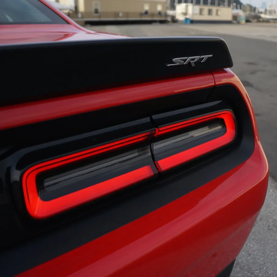 EMBLEMA PARA ALERON ADHERIBLE DODGE CHALLENGER SRT NEGRO