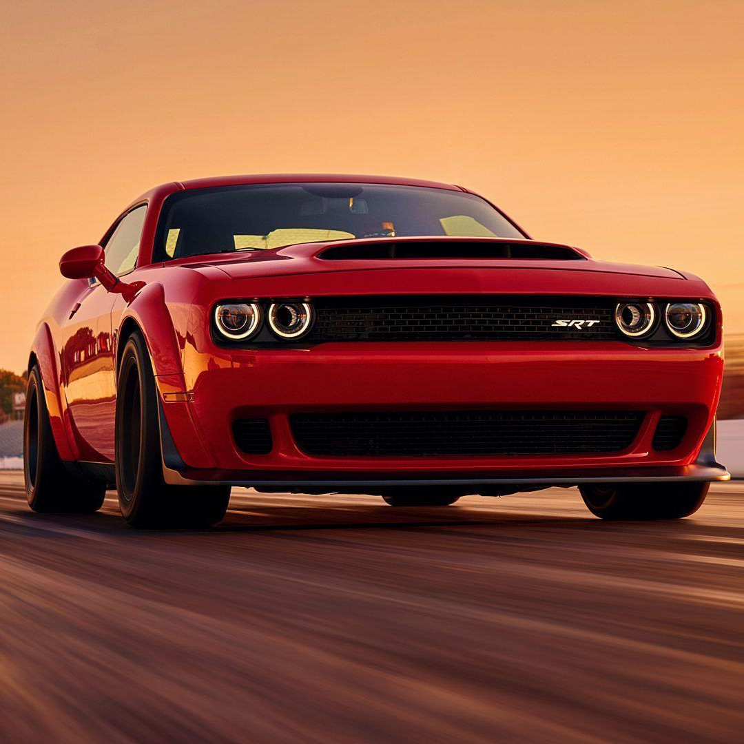 EMBLEMA PARA SALPICADEROS DODGE CHALLENGER SRT DEMON ROJO