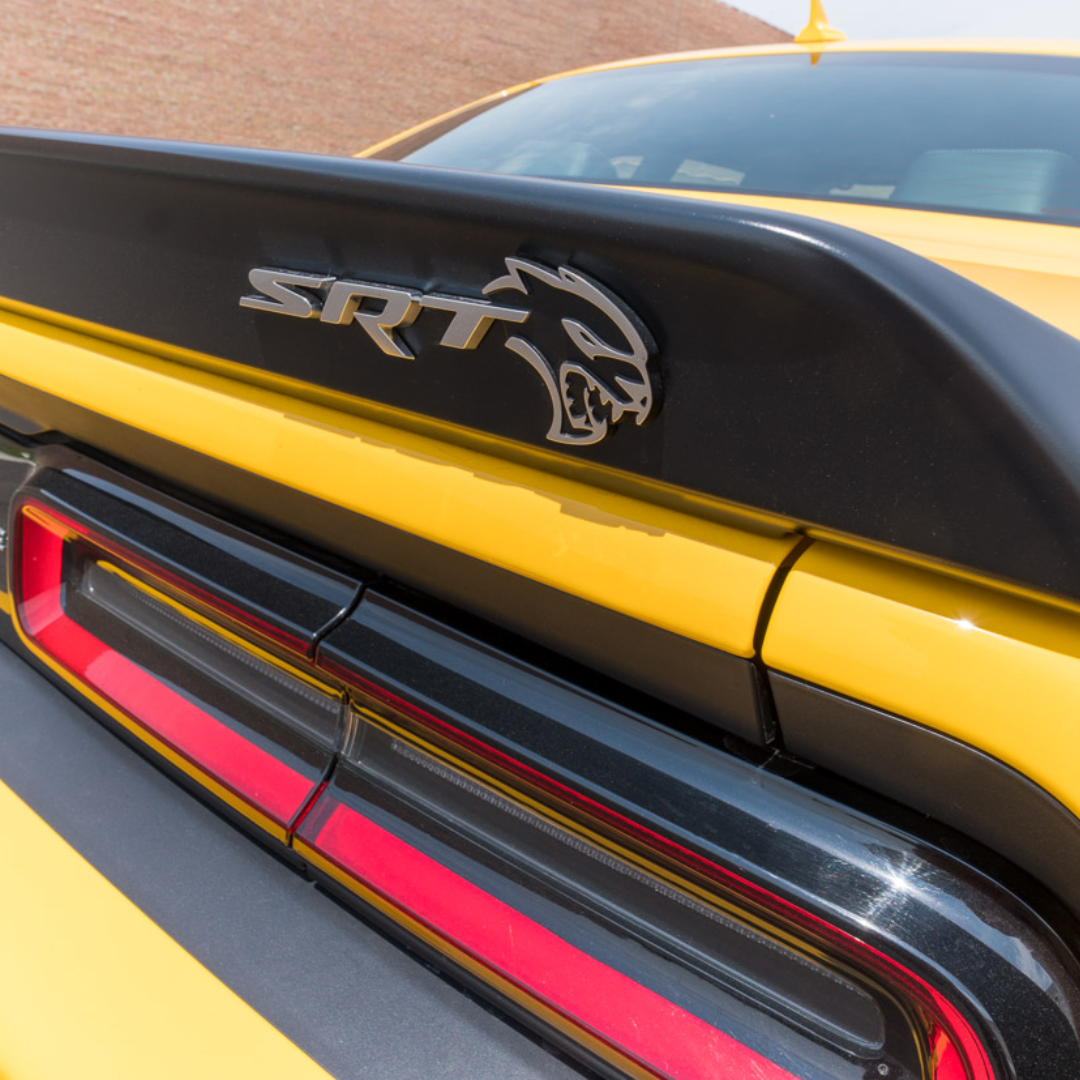 EMBLEMA PARA ALERON ADHERIBLE DODGE CHALLENGER SRT HELLCAT NEGRO/CROMO