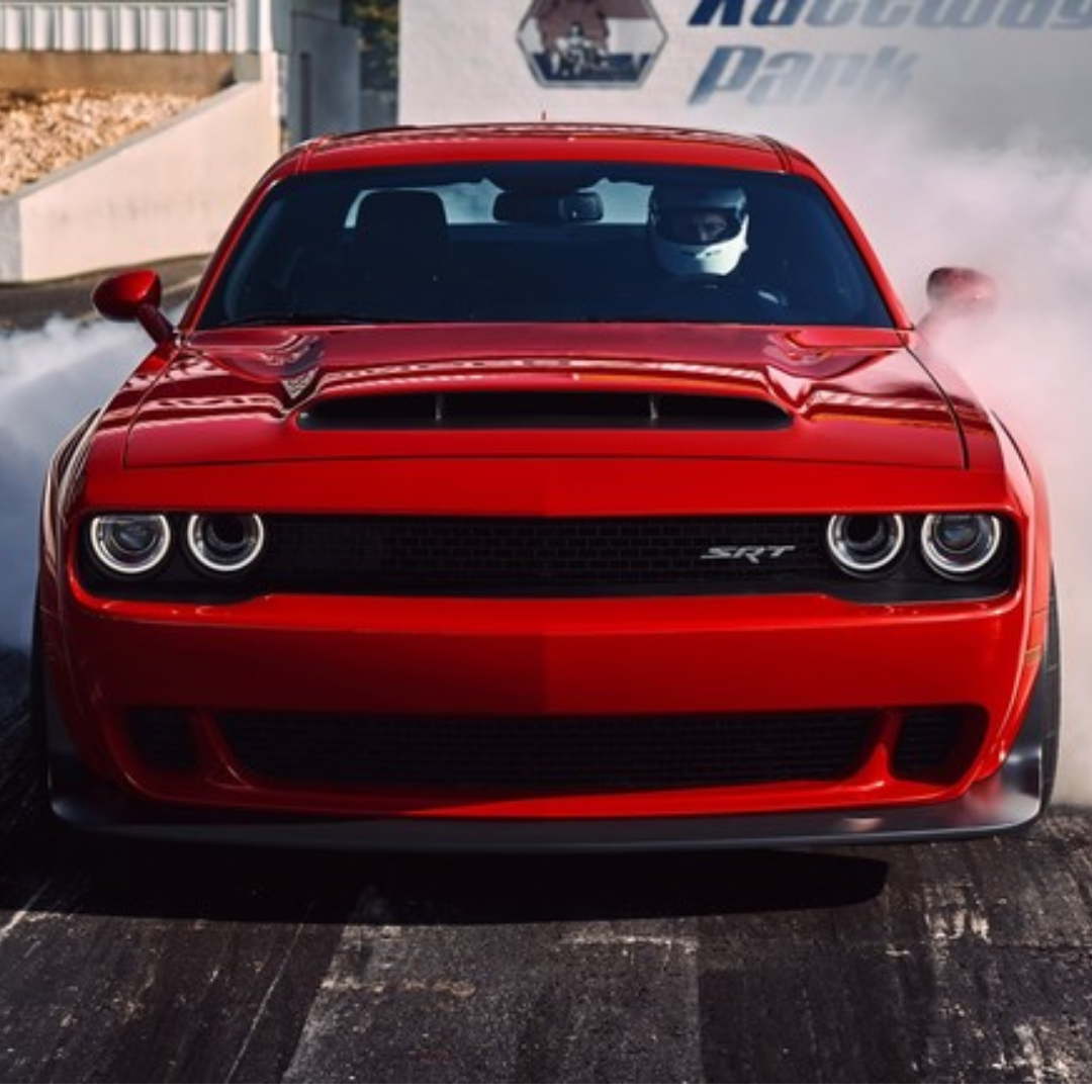 EMBLEMA PARA PARRILLA SRT DEMON CON TORNILLERIA CROMO